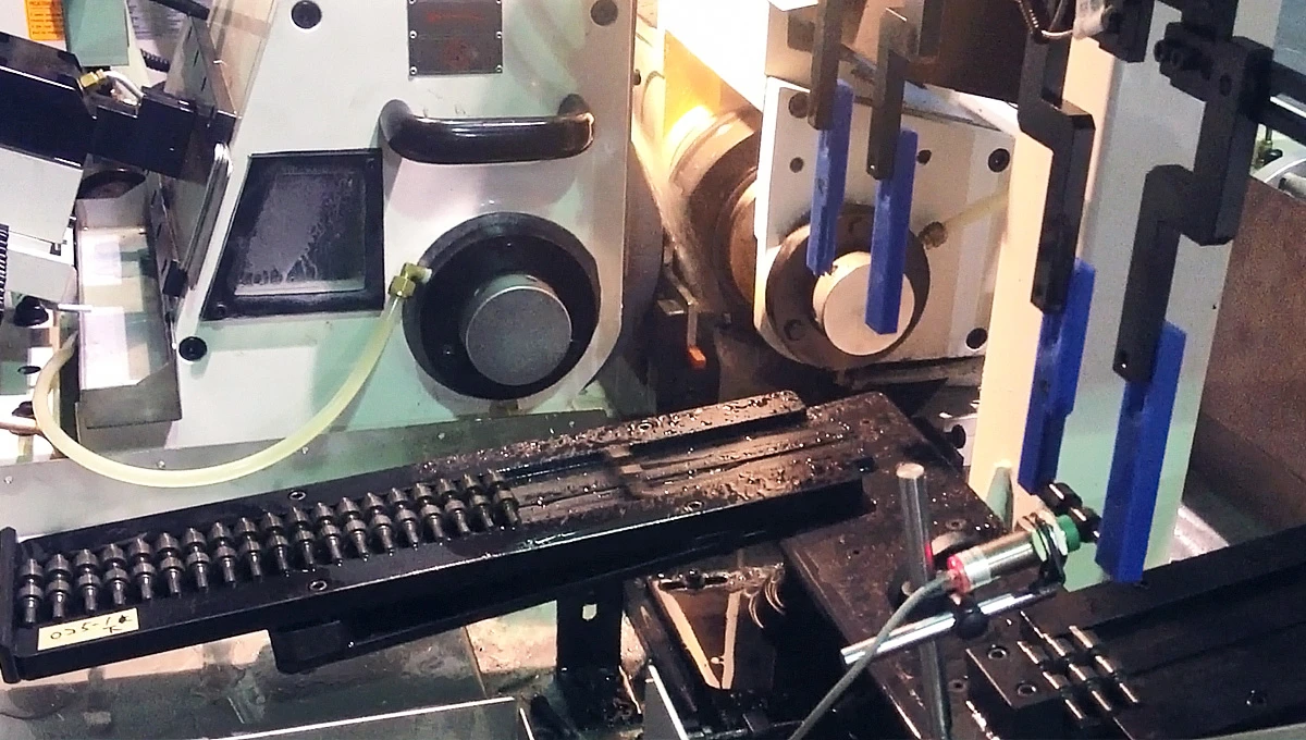 FCL-12-5 with gantry loading device